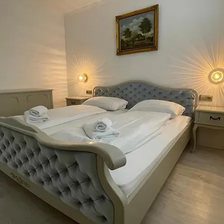 Leon - Imotski - Makarska Vila *