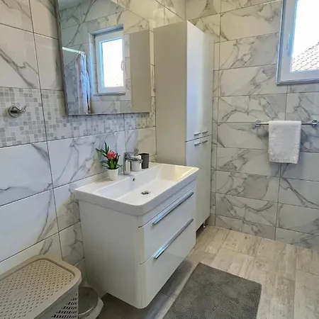Vila Leon - Imotski - Makarska *