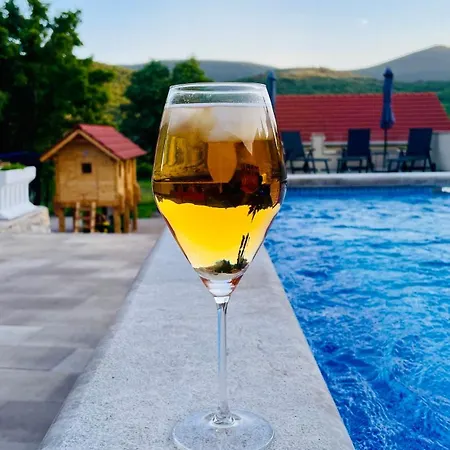 Leon - Imotski - Makarska Vila